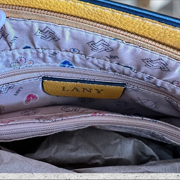 🎉HostPick🎉 Betty Boop LANY Shoulder Bag NWT - RARE, unique postage stamp design - Picture 6 of 16